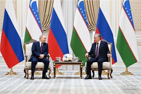 Президенты Узбекистана и России провели встречу в узком формате 