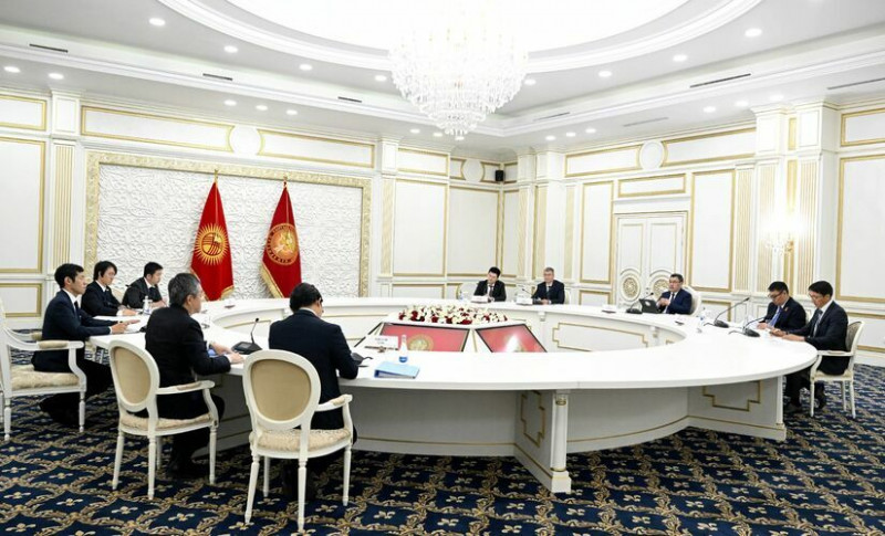President of Kyrgyzstan hosts Japanese state minister for 'Central Asia + Japan' summit talks 