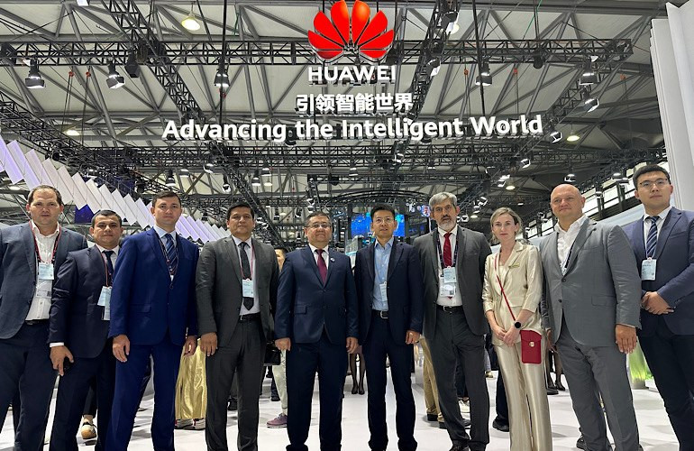 Ўзбекистон АКТ сектори вакиллари Шанхайдаги MWC кўргазмасида Huawei компаниясининг 5G-Advanced тармоқ ечимлари билан танишди