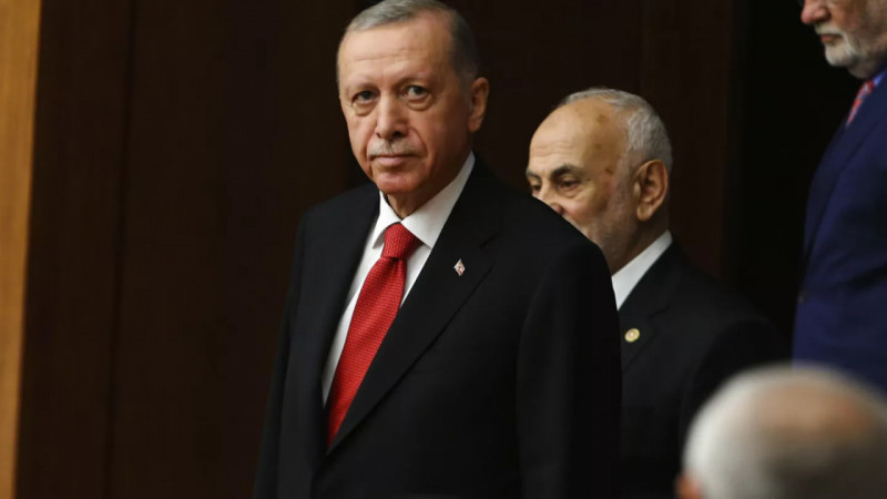 Туркия президенти икки вазирини ўзгартирди
