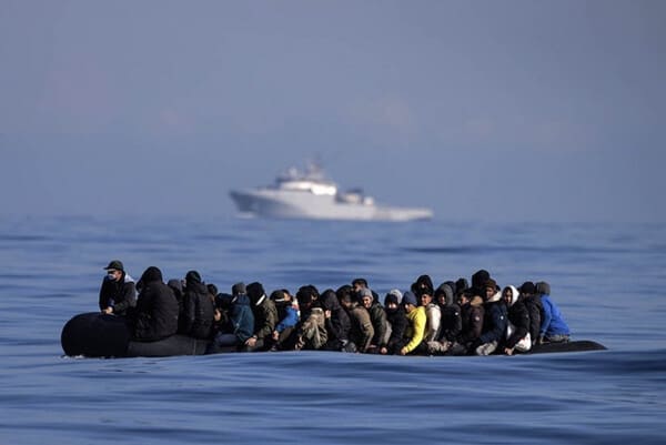 Britaniyadagi noqonuniy migrantlarni Ruandaga deportatsiya qilish taqiqlandi
