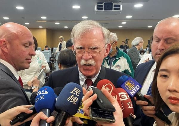 Former U.S. national security adviser urges Washington to provide military assistance to Taliban opponents