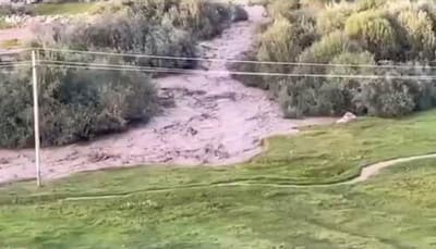 Qirg‘izistonda tog‘ ko‘lidan suv toshib, 490 kishi evakuatsiya qilindi (video)