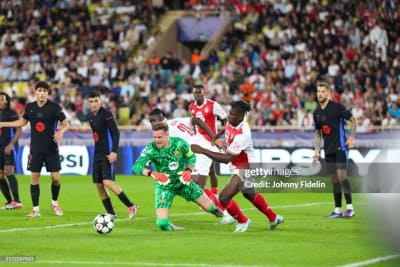 YCHL. Bir kishi kam bo‘lib o‘ynagan “Barselona” “Monako”ga yutqazdi, “Arsenal” Italiyada durang qayd etdi, “Atletiko” so‘nggi daqiqalardagi gol evaziga g‘alabani ilib ketdi 
