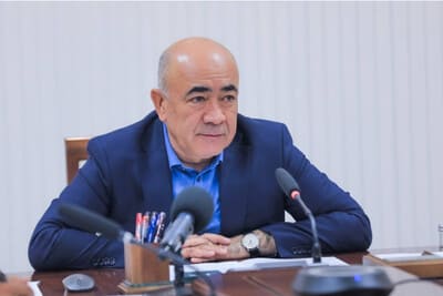 “Men kafilman”. Zoir Mirzayev yuzdan ortiq migrantlar bilan suhbatlashib, ayrimlariga yaxshi ish va’da qildi