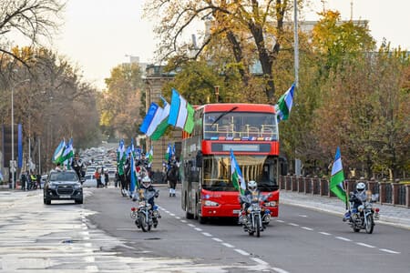 Конный парад по проспекту Амира Темура. Фото