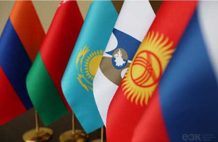 Lukashenko and Pashinyan engage in tense exchange at EAEU meeting