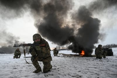 NATO davlatlari Ukrainadagi urushni tugatish ssenariylarini muhokama qilmoqda — Bloomberg