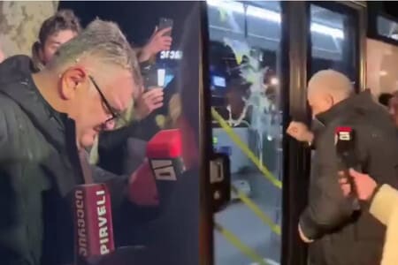 Тбилисида намойишчилар судьяларга тухум улоқтирди (видео)