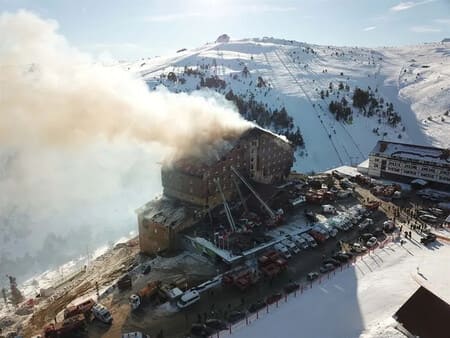 Трагедия в отеле Grand Kartal в Турции: следствие выдвинуло возможную причину пожара