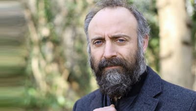 “Muhtasham yuz yil”dagi Sulton Sulaymon — aktyor Halit Ergench yolg‘on ko‘rsatma berganlikda ayblanmoqda