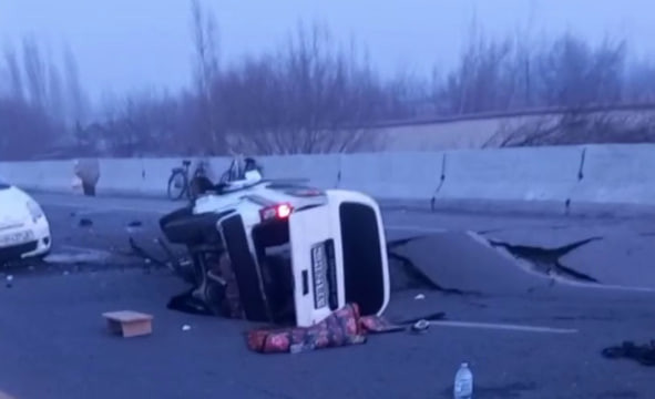 Farg‘onada olti oy avval ta’mirlangan yo‘lning bir qismi o‘pirilib tushdi (video) 