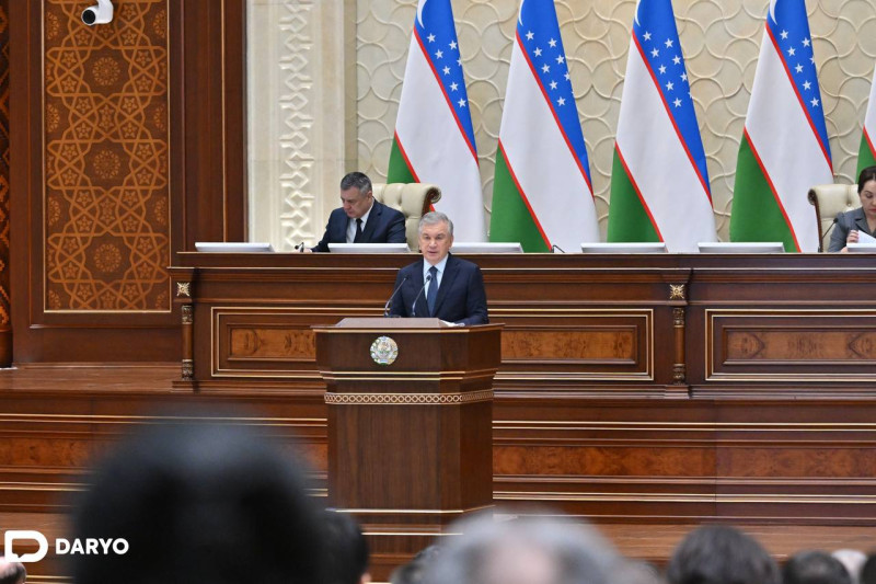 “Bunga taniqli shaxslar bosh-qosh bo‘lyapti” — prezident ortiqcha hashamat va dabdabani tanqid qildi