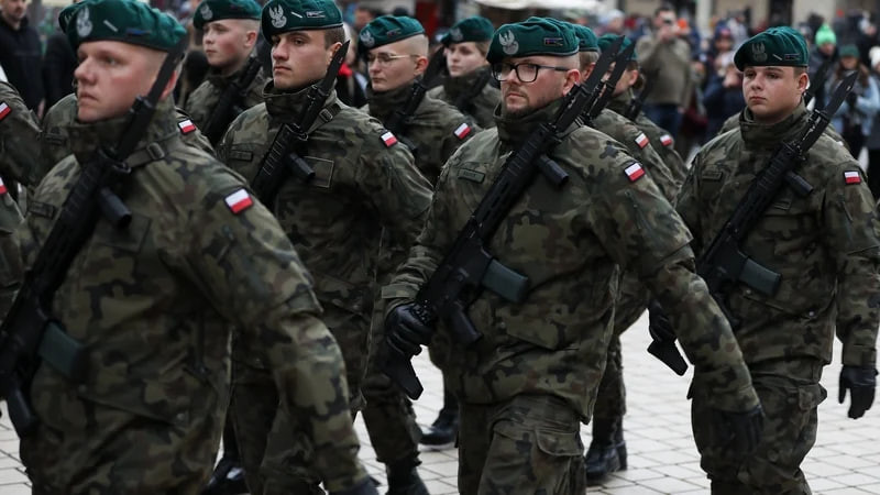 Polshada barcha erkaklarga harbiy tayyorgarlikdan o‘tishni majburiy qilish rejalashtirilmoqda