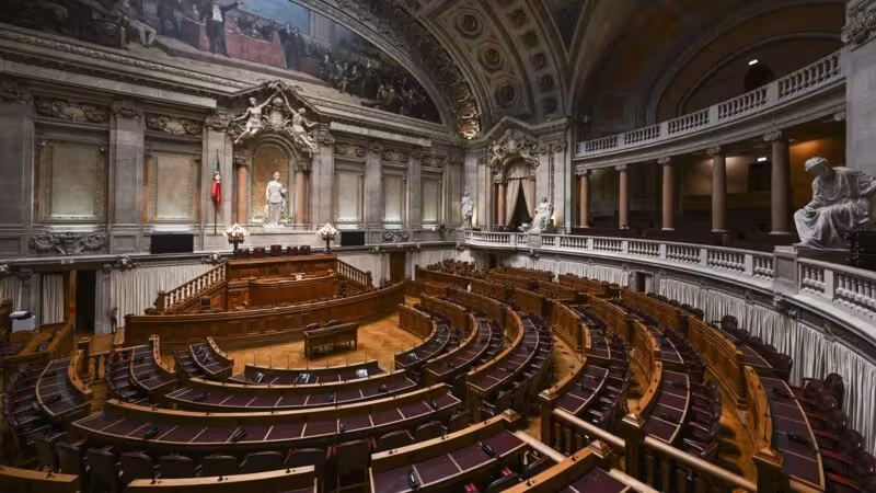 Portugaliya prezidenti parlamentni tarqatib yubordi va yangi saylov muddatini belgiladi 
