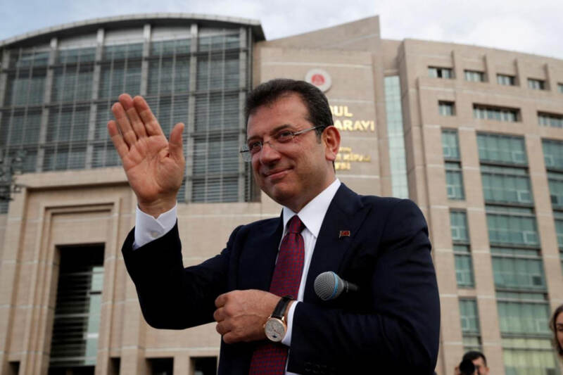 Hibsga olingan Istanbul meri lavozimidan chetlatildi 