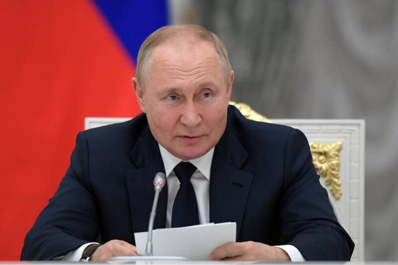 Putin Ukrainada “vaqtinchalik boshqaruv” joriy etishni taklif qildi 