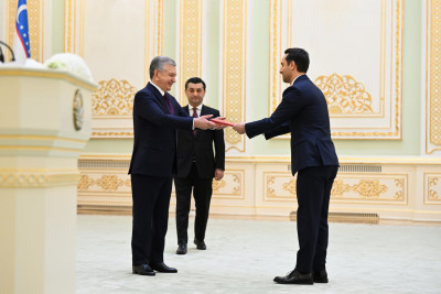 Shavkat Mirziyoyev 6 ta davlatdan yangi tayinlangan elchilardan ishonch yorliqlarini qabul qilib oldi (foto)
