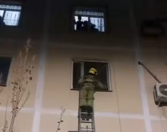 Toshkentda nogironligi bo‘lgan keksa ayol uy ichida qulflanib qoldi (video)