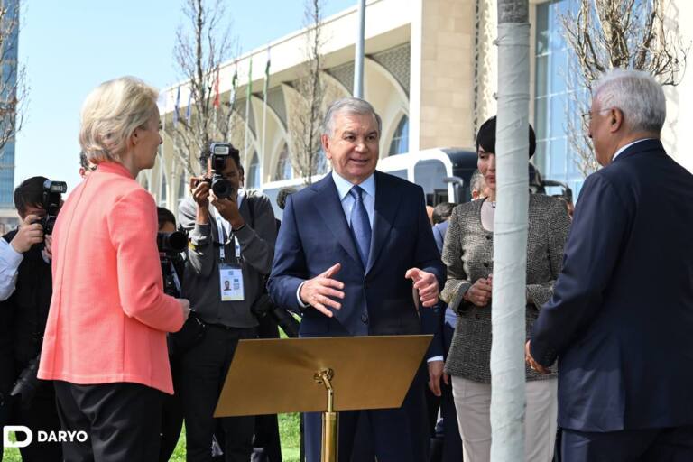 Shavkat Mirziyoyev va Yevropa ittifoqi yetakchilari birgalikda daraxt ekdi (foto)