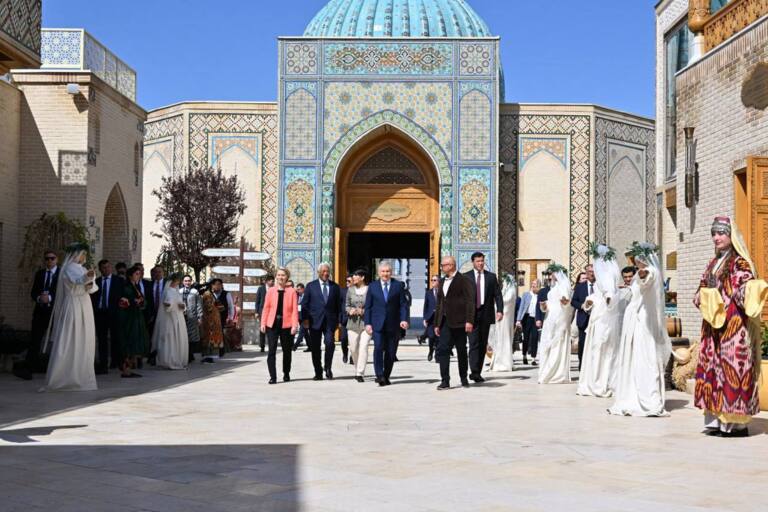 Shavkat Mirziyoyev va Yevropa Ittifoqi yetakchilari O‘zbekiston xalqining boy madaniyati bilan tanishdi (foto)