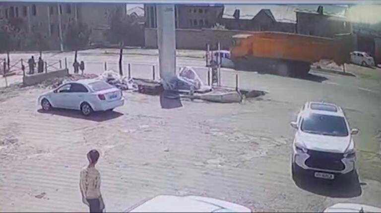 Наманганда ижарага машина олган мактаб ўқувчилари аварияга учради