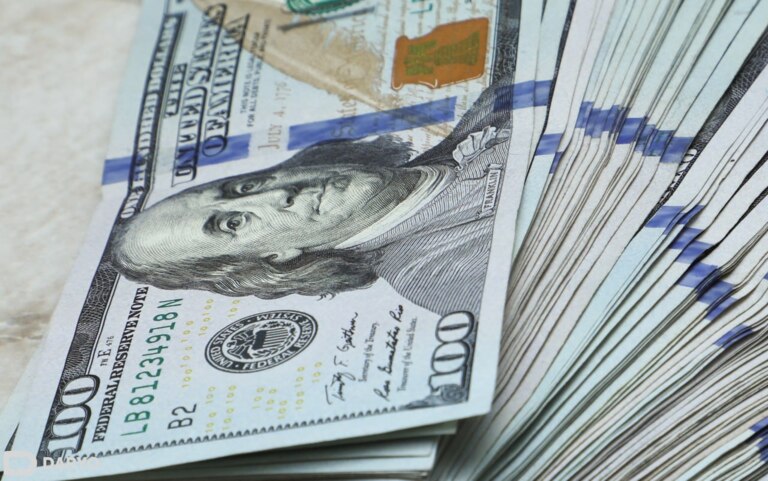 O‘zbekistonda dollar kursi pastladi