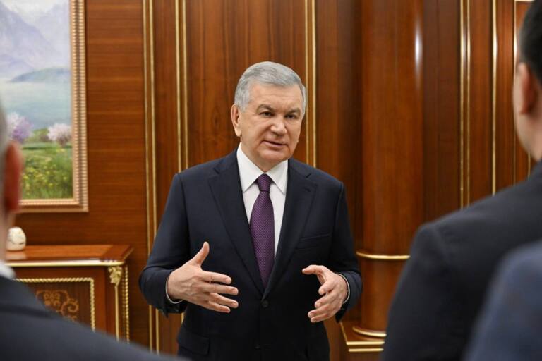 Шавкат Мирзиёев ознакомился с презентацией мастер-плана международного туристического центра на берегу Чарвакского водохранилища