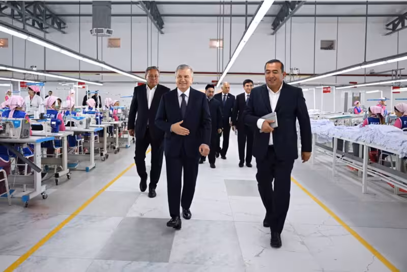 Prezident Andijonda yillik eksport salohiyati 6 mln dollarga yetgan korxona faoliyati bilan tanishdi