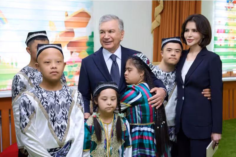 Shavkat Mirziyoyev Andijondagi “Imkoniyatlar olami” hududiy ijtimoiy xizmatlar markazini borib ko‘rdi
