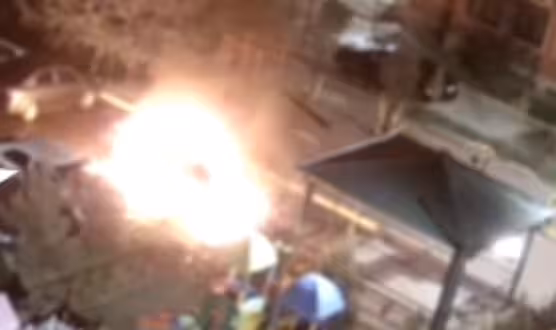 Toshkentda tanishining Tesla’sini yoqib yuborgan shaxs ushlandi (video)