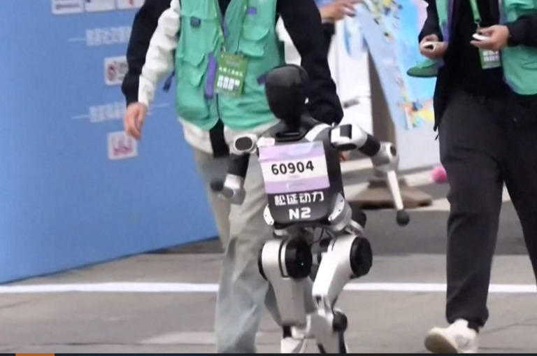 Pekinda robotlar insonlarga qarshi marafonda ishtirok etdi