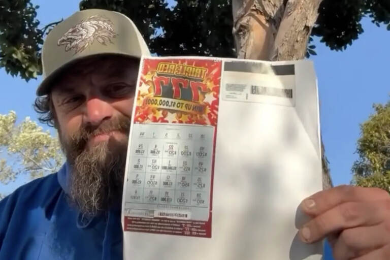Amerikalik “bomj” bir kunda millionerga aylandi — u lotereyada 1 mln dollar yutib oldi