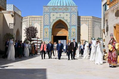 Shavkat Mirziyoyev va Yevropa Ittifoqi yetakchilari O‘zbekiston xalqining boy madaniyati bilan tanishdi (foto)