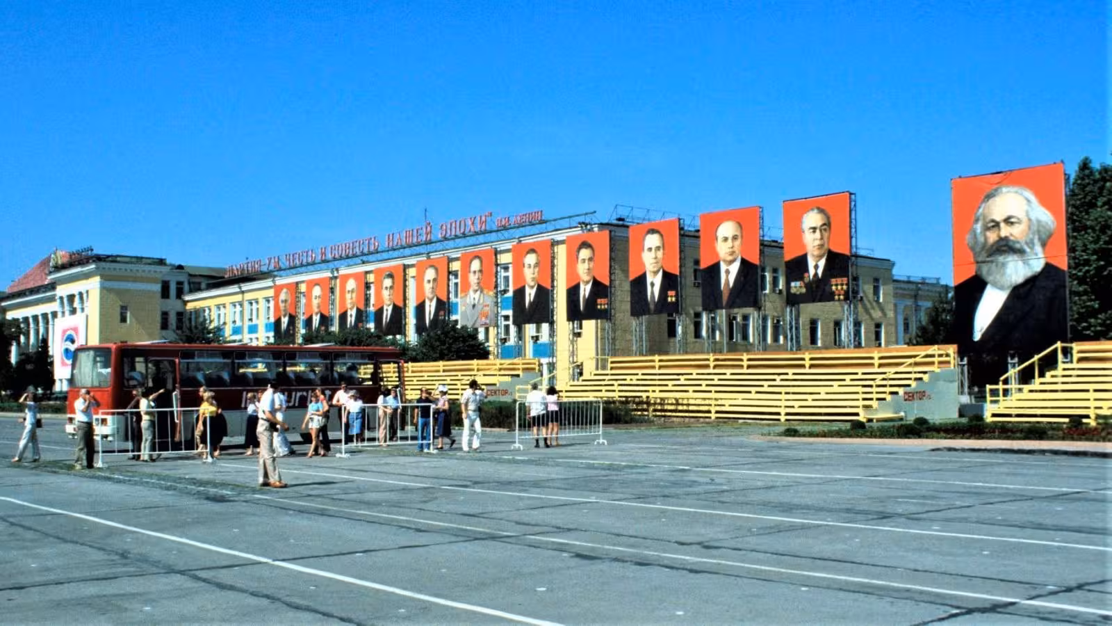 Toshkentdagi Parad xiyobonidagi ikonostaz.
