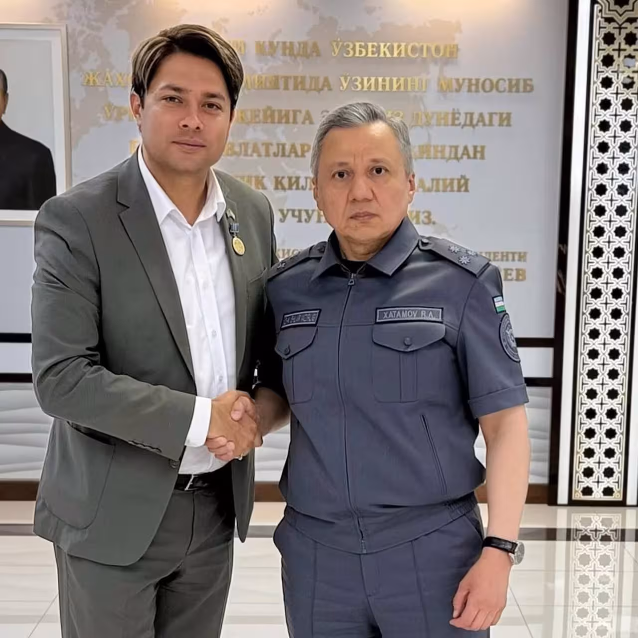 Otabek Mahkamov va IIV akademiyasi rahbari Rustam Homatov.