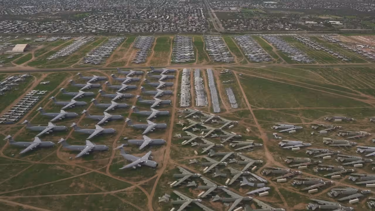 Davis-Monthan havo bazasidagi “boneyard” (aviatsiya qabristoni)