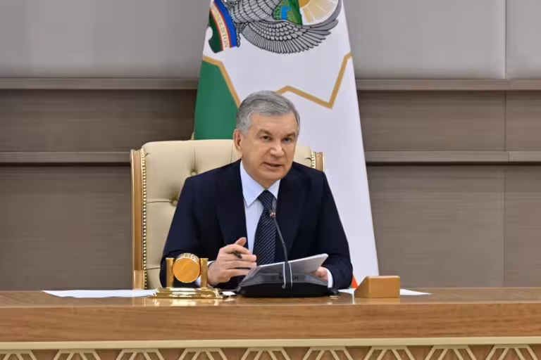 “Бизда тиббиёт ходимлари сонида ҳам, молиялаштиришда ҳам муаммо йўқ. Лекин сифат-чи?” — Шавкат Мирзиёев