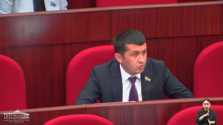 “Byudjet pulidan o‘qitilgan 74 ming kishi ish bilan taʼminlanmagan”. Deputat Bandlik vazirligi samarasiz ishlayotganini aytdi