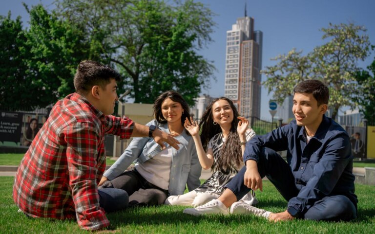 American University оф Technology Очиқ эшиклар кунига таклиф этади