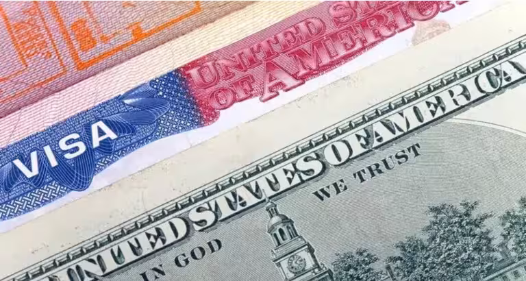 В Ташкенте задержали мужчину, обещавшего отправить семью в США за 150 тысяч долларов