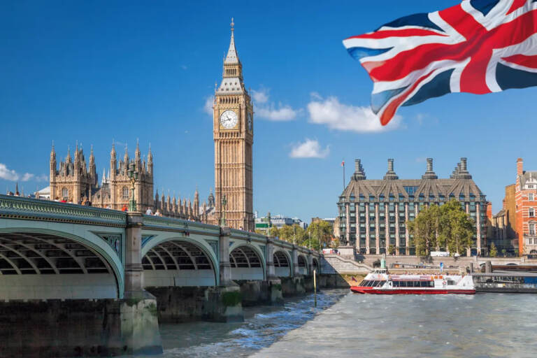 Buyuk Britaniya migrantlarni qabul qilishni kamaytiradi