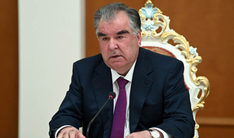 Tojikiston prezidenti ijtimoiy tarmoqlardagi layklar uchun qamashni bekor qildi