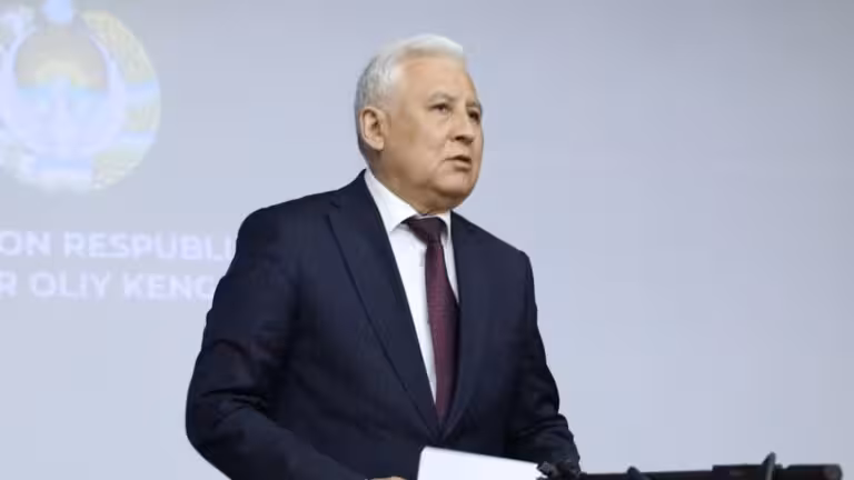 Qashqadaryo viloyat sudi raisi xizmat avtomobilida sodir etilgan uch yil avvalgi qoidabuzarlik jarimasi 2025-yilda to‘landi