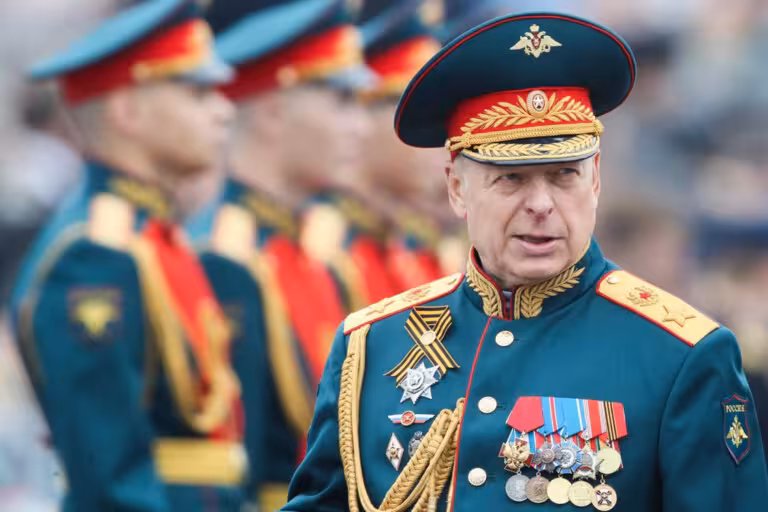 Путин Россия қуруқликдаги қўшинлари қўмондонини лавозимидан олди