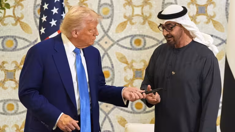 Трамп БАА билан 200 млрд долларлик битим имзолади 