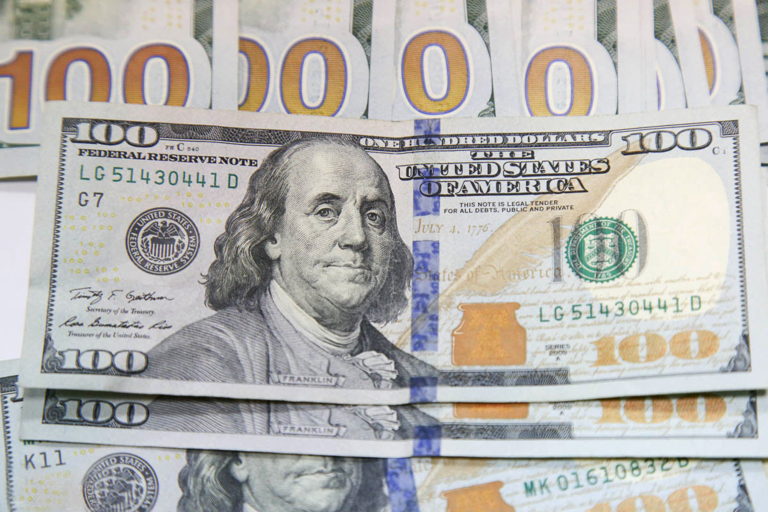 O‘zbekistonda dollar kursi yana tushdi