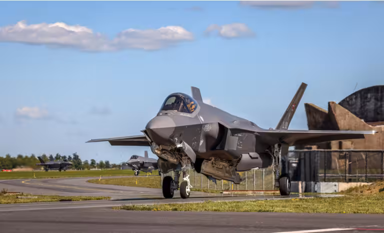 Данияга АҚШдан яна тўртта F-35 қирувчи самолёти етиб келди 
