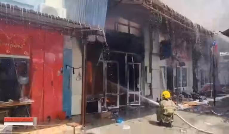 В Джизаке произошел пожар в кафе (видео)