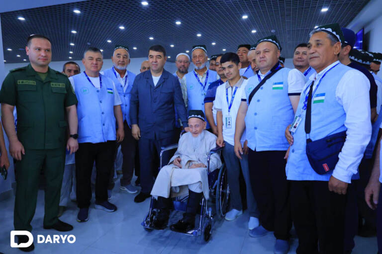 Video: 105 yashar otaxonni haj safariga kuzatayotgan Namangan hokimi